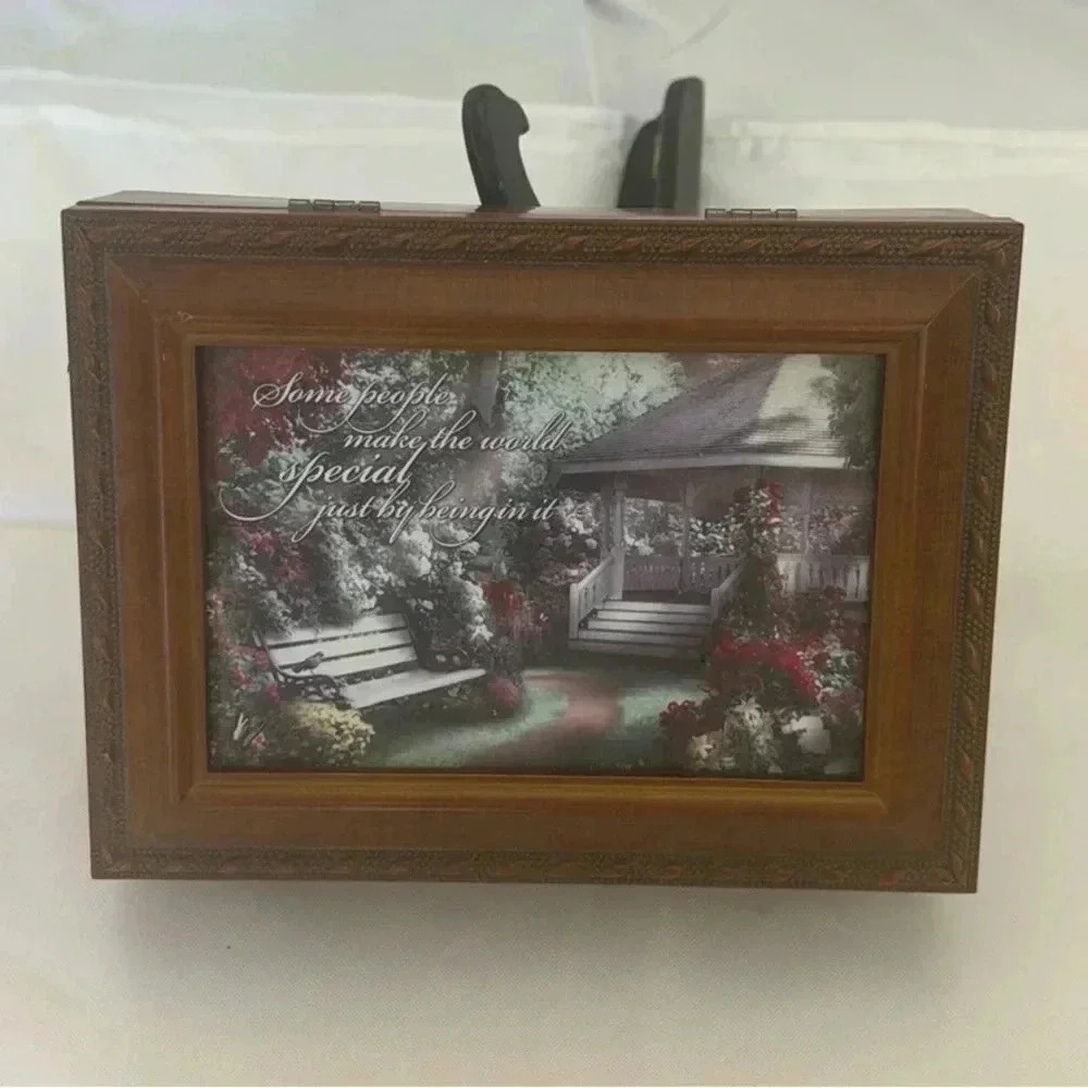 Fashion Woodgrain Special World Traditional Music Box Jewelry Box